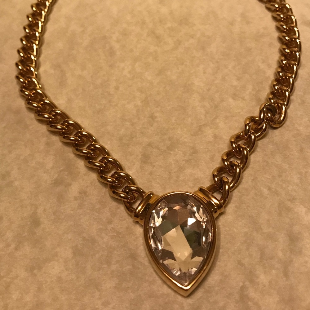 Vintage gold tone necklace